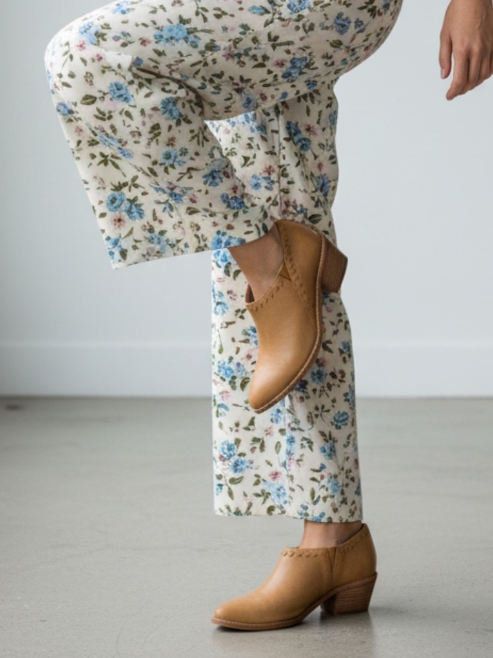 CASLON -Camel Leather Booties